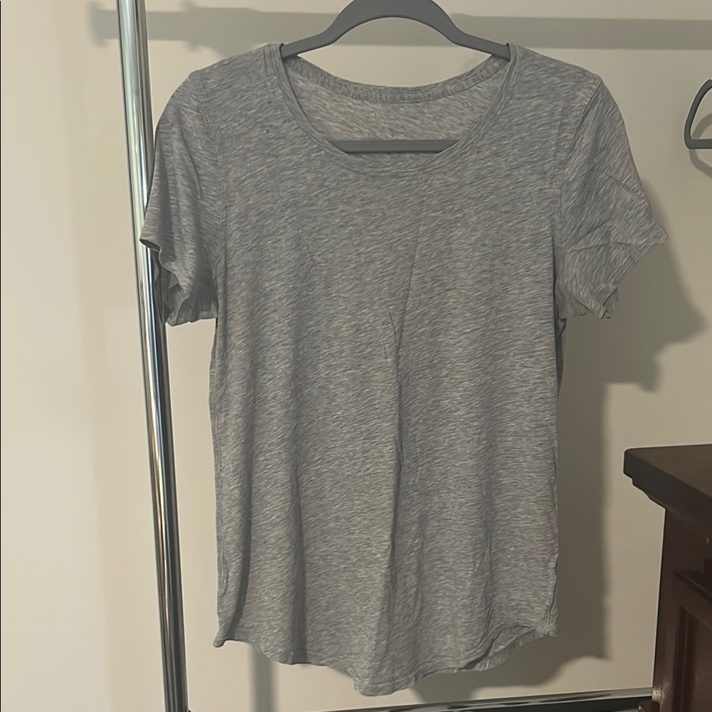 Lululemon grey t shirt